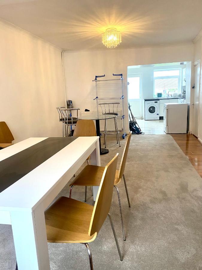 شقة Single Bed In A Peaceful House In Morriston المظهر الخارجي الصورة